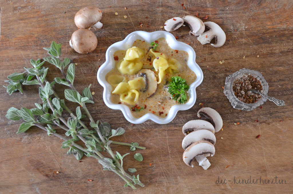 easy-peasy-pasta-sacchettini-mit-pilzfüllung-in-champignonsoße