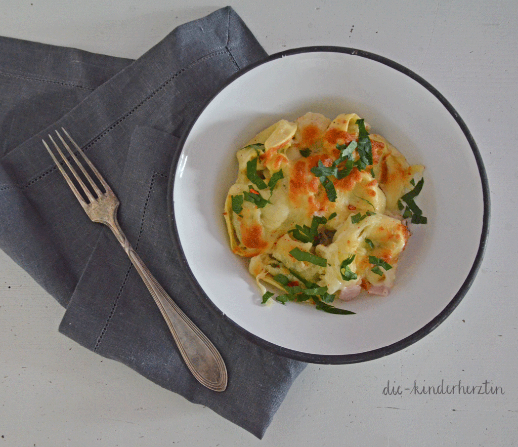 Überbackene Tortellini in Schinken-Sahne-Soße: schnell und lecker